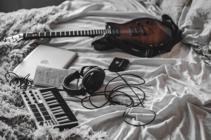 Discord, SoundCloud, and a Ring Light: How the New Generation of Artists Is Making Radio Chase Them
